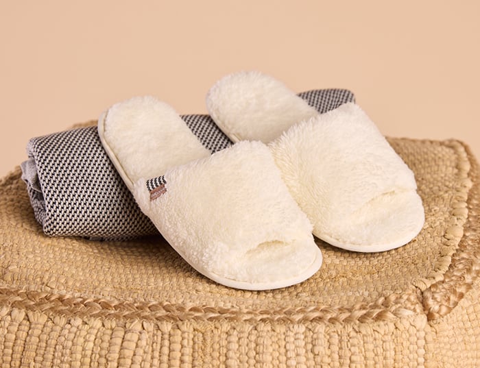 Sherpa open toe_flatlay Sherpa open toe_flatlay