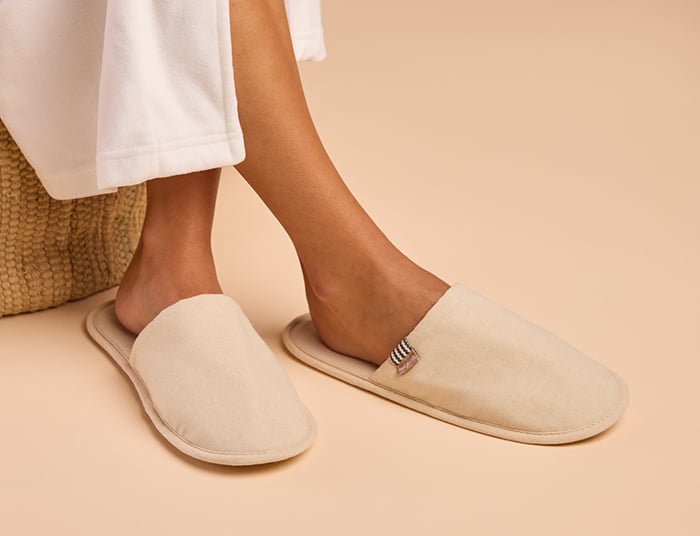 linen mule_model linen mule_model